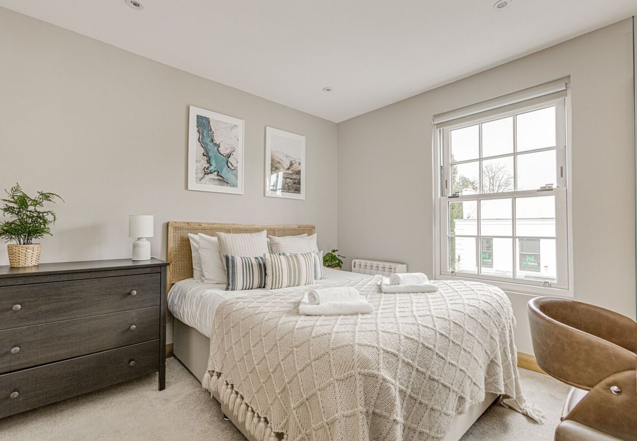 Apartment in Chertsey - Modern City Centre Chertsey Apartment