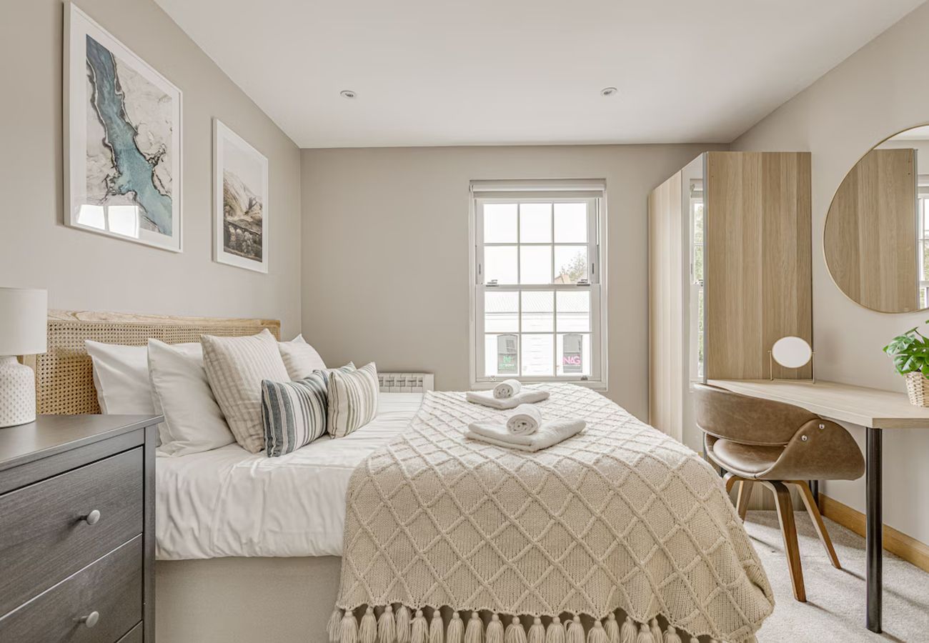 Apartment in Chertsey - Modern City Centre Chertsey Apartment