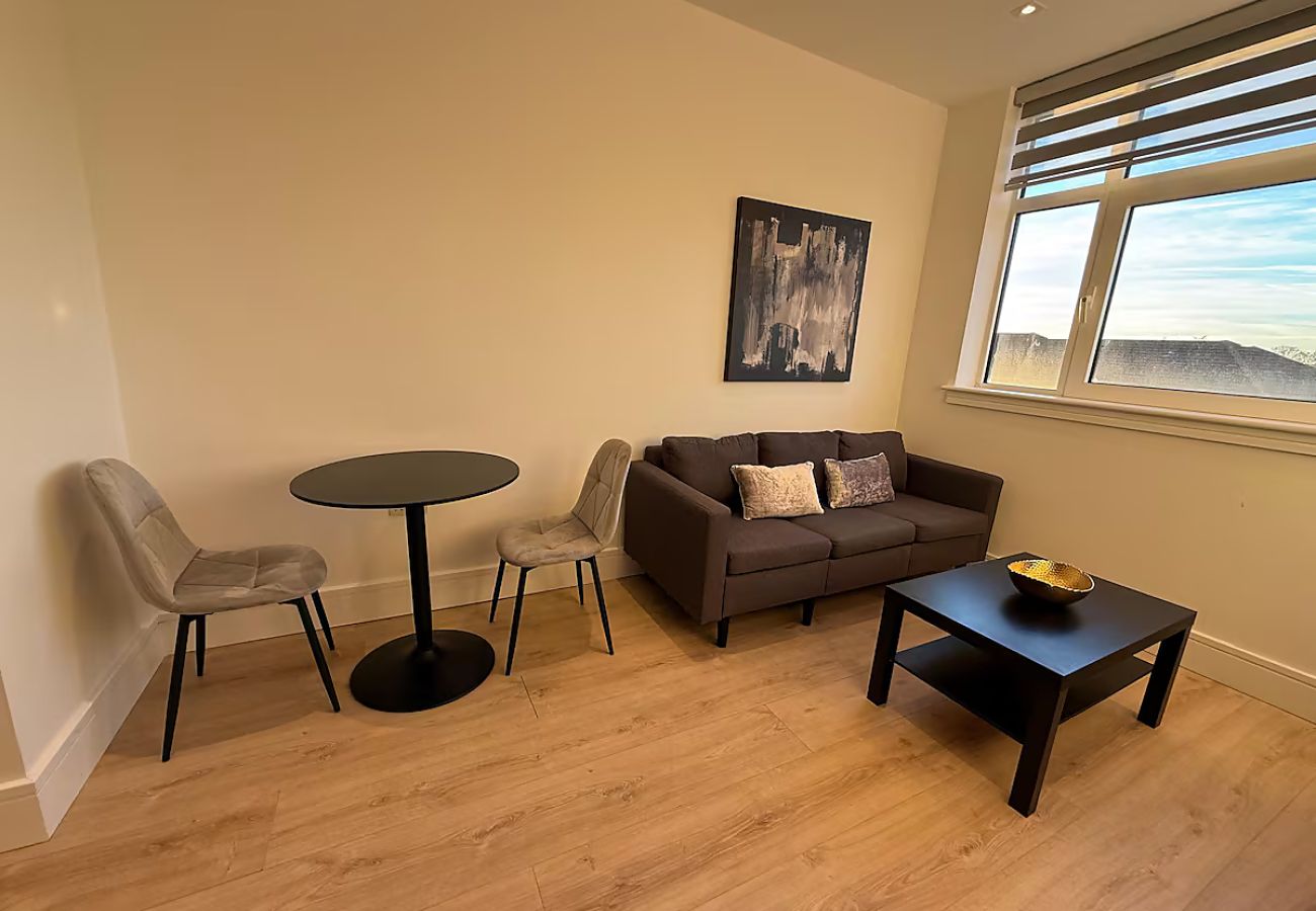 Apartment in Chertsey - Modern 1-Bed Flat in Chertsey