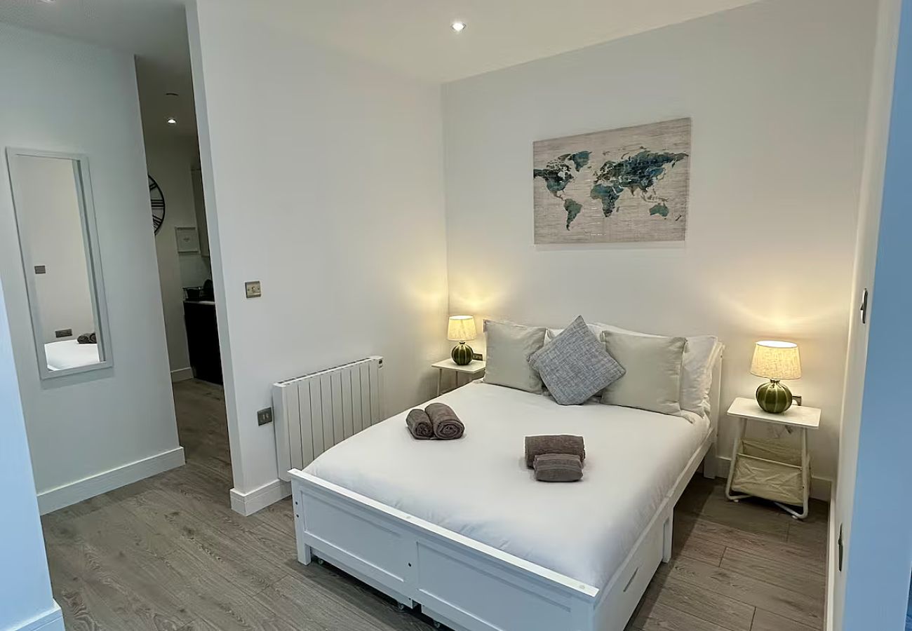 Apartment in Addlestone - Stylish 1-Bed Flat in Addlestone