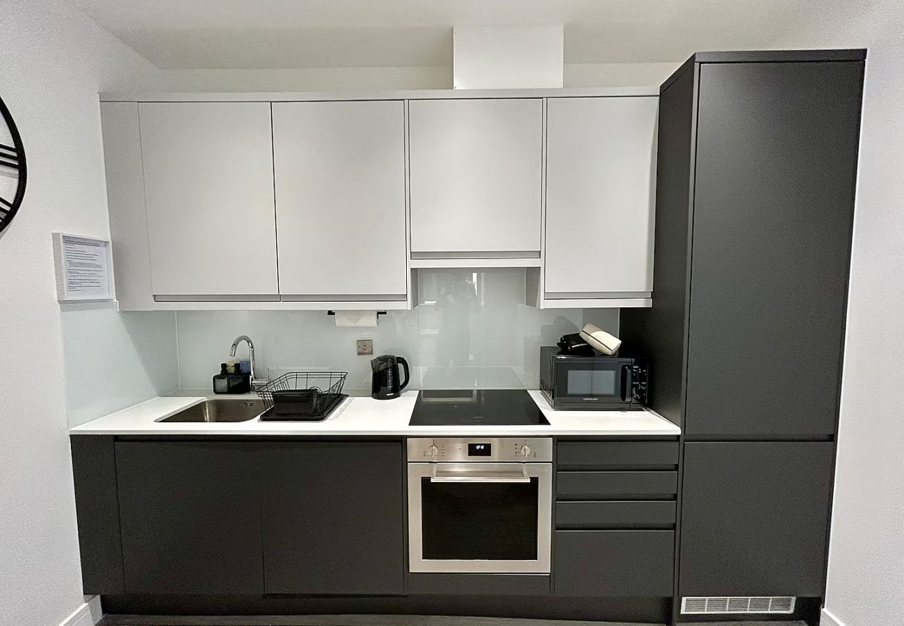 Apartment in Addlestone - Stylish 1-Bed Flat in Addlestone