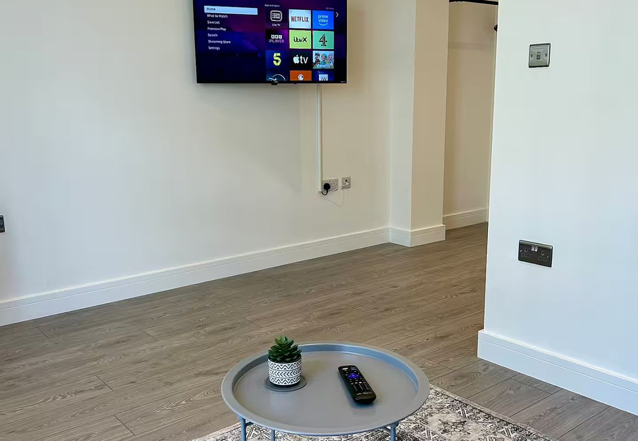 Apartment in Addlestone - Stylish 1-Bed Flat in Addlestone