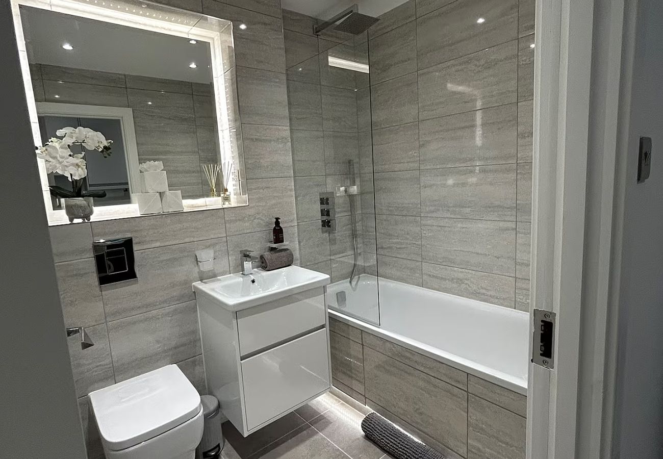 Apartment in Addlestone - Stylish 1-Bed Flat in Addlestone