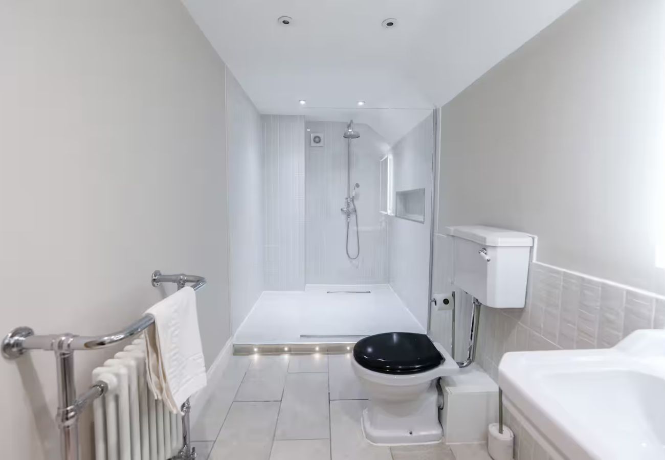 House in Calton Moor - Calton Moor 4 Bed Home