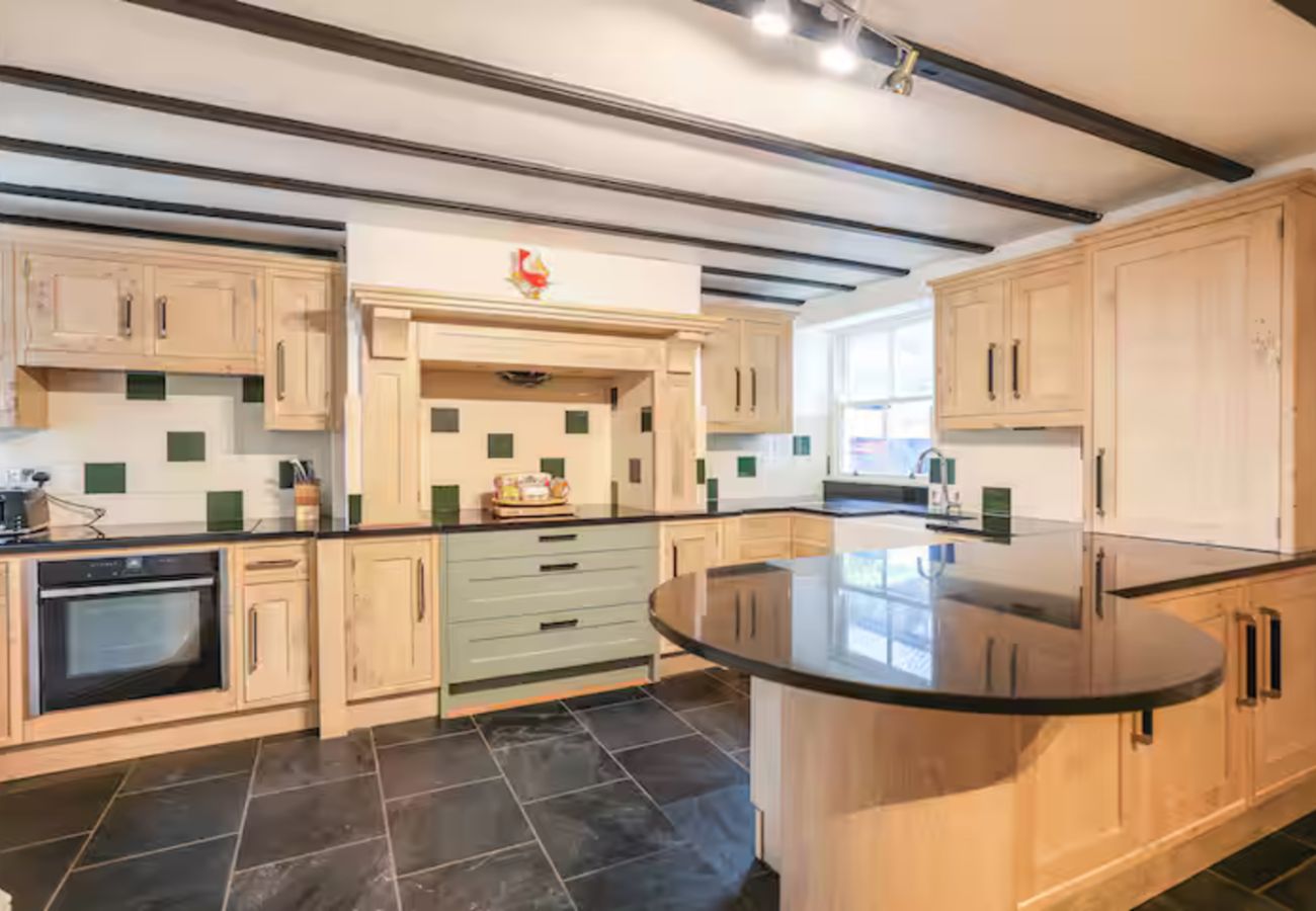 House in Calton Moor - Calton Moor 4 Bed Home