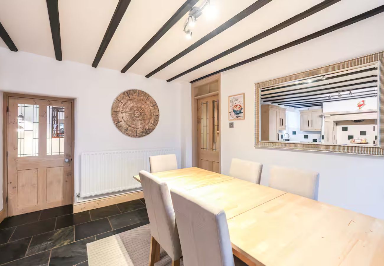 House in Calton Moor - Calton Moor 4 Bed Home