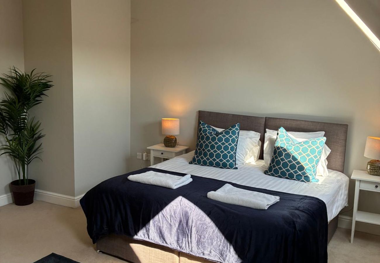 House in Ascot - Spacious 5-Bedroom Home in Winkfield Row, Ascot