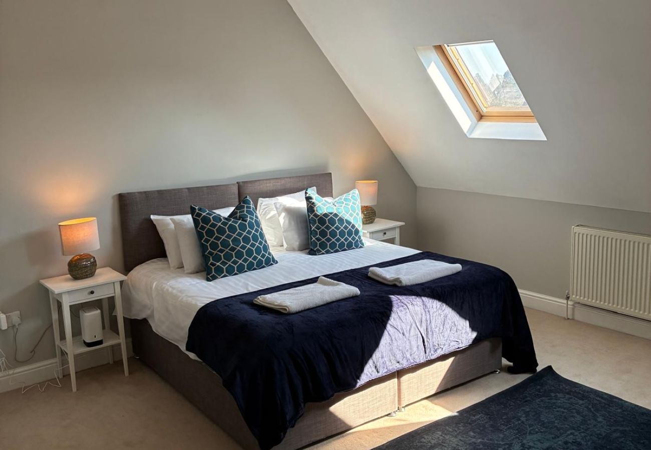 House in Ascot - Spacious 5-Bedroom Home in Winkfield Row, Ascot