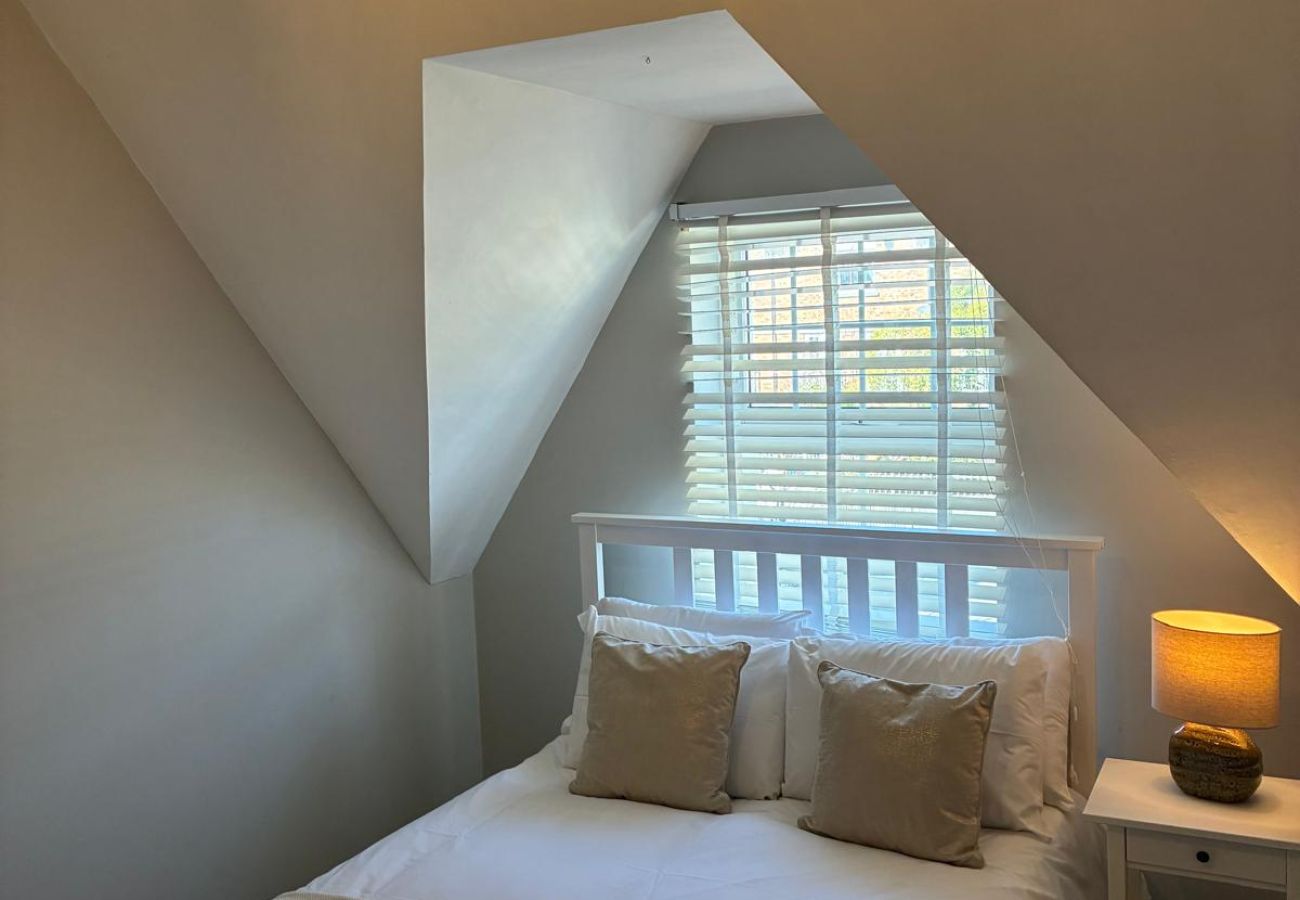 House in Ascot - Spacious 5-Bedroom Home in Winkfield Row, Ascot