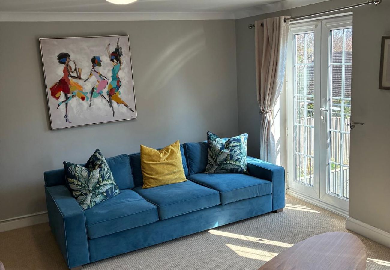 House in Ascot - Spacious 5-Bedroom Home in Winkfield Row, Ascot