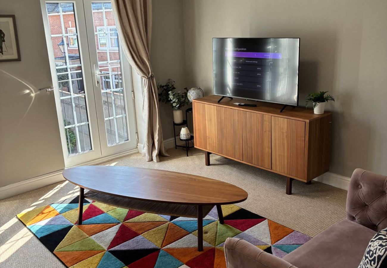 House in Ascot - Spacious 5-Bedroom Home in Winkfield Row, Ascot