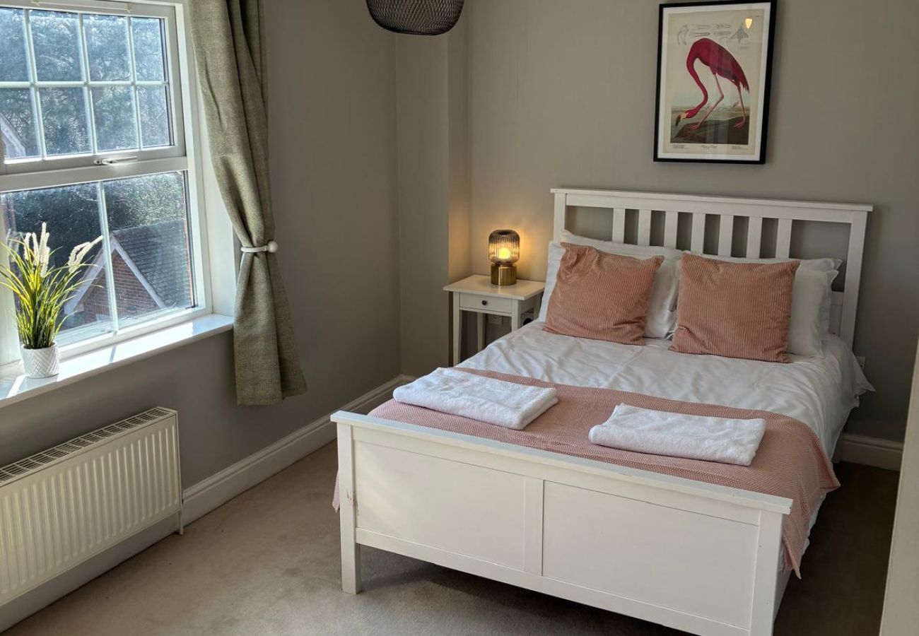 House in Ascot - Spacious 5-Bedroom Home in Winkfield Row, Ascot