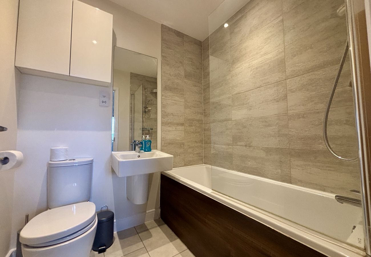 Apartment in Maidenhead - Charming 2 Bed House Maindehead