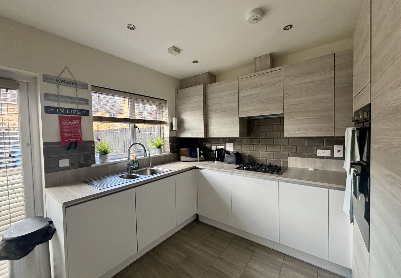 Apartment in Maidenhead - Charming 2 Bed House Maindehead