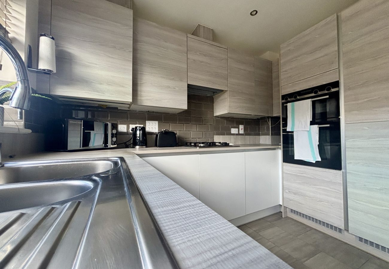 Apartment in Maidenhead - Charming 2 Bed House Maindehead