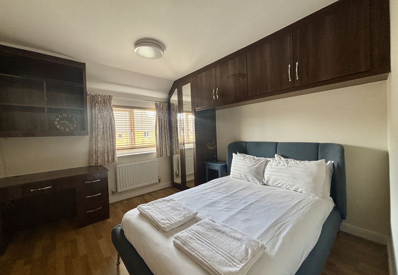 Apartment in Maidenhead - Charming 2 Bed House Maindehead