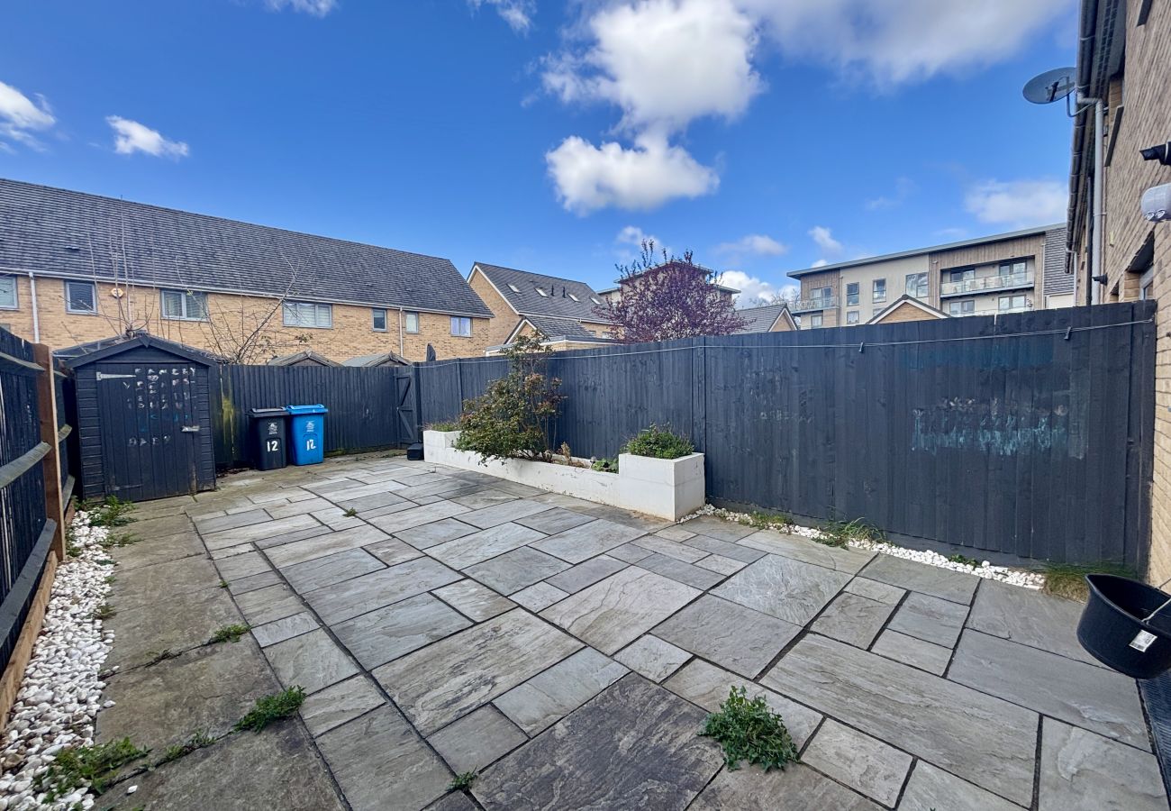 Apartment in Maidenhead - Charming 2 Bed House Maindehead