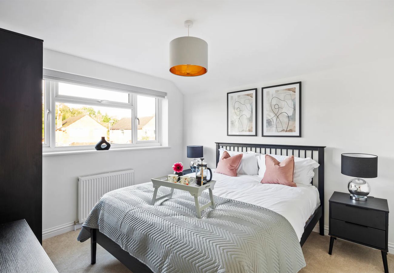 House in Woking - Woking Stylish 4 Bed Home with Parking 