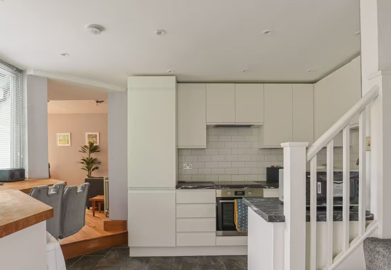 Apartment in Maidenhead - Spacious Apartment with Parking near River Thames