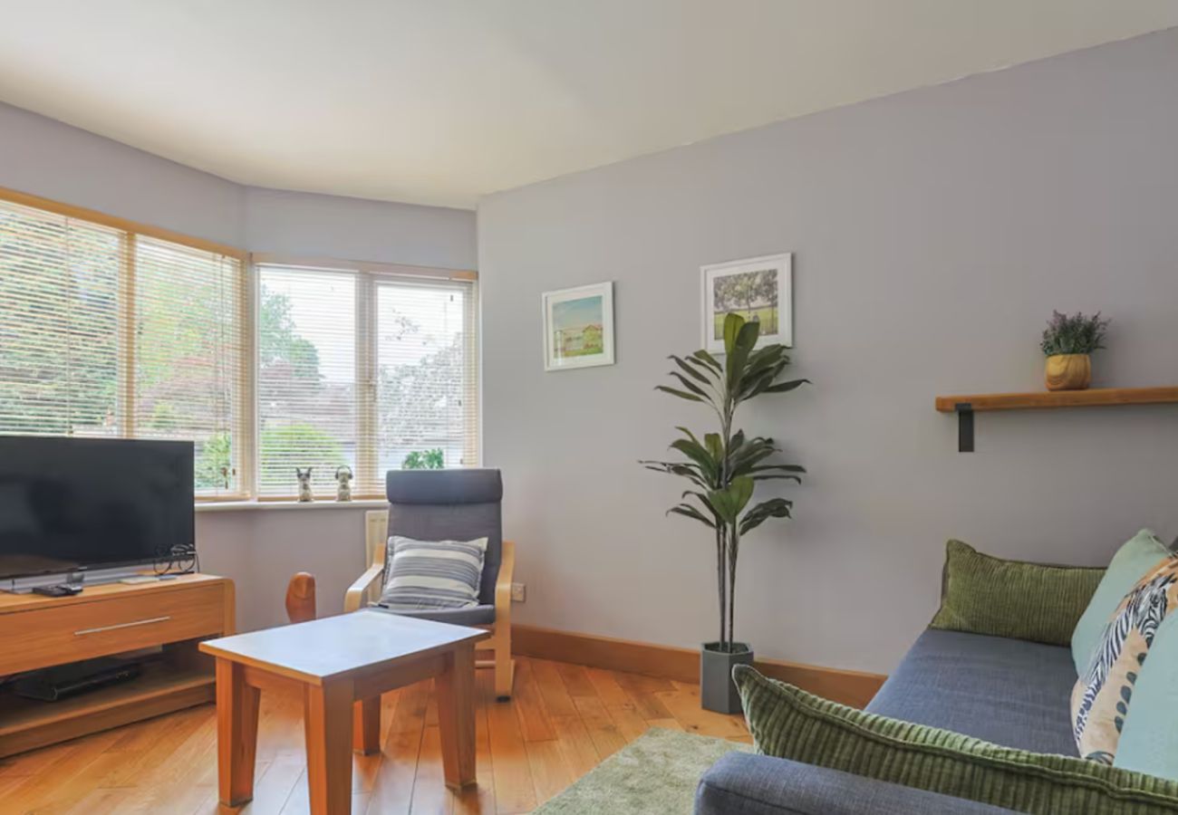 Apartment in Maidenhead - Spacious Apartment with Parking near River Thames