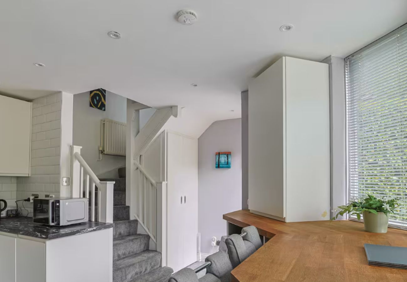 Apartment in Maidenhead - Spacious Apartment with Parking near River Thames