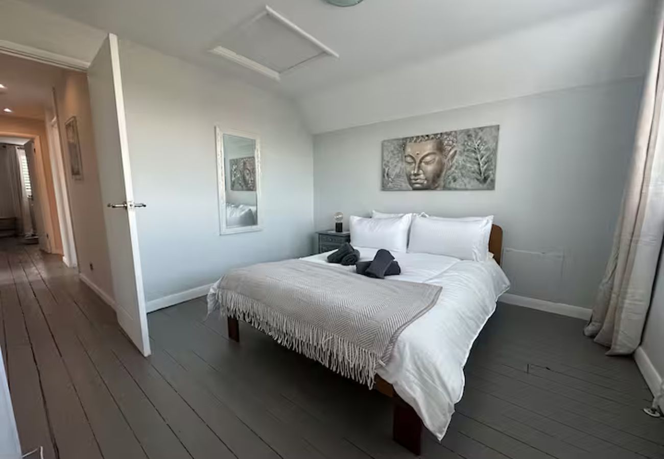 House in Chobham - Luxury 3 Bed Cottage Chobham