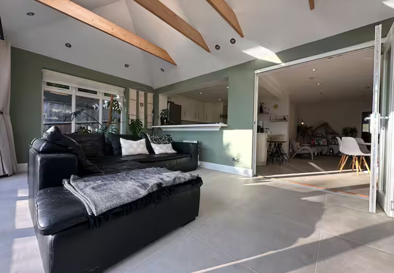 House in Chobham - Luxury 3 Bed Cottage Chobham