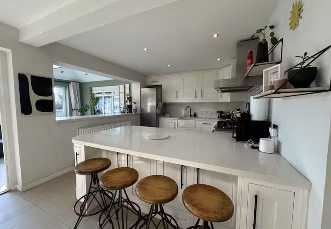 House in Chobham - Luxury 3 Bed Cottage Chobham