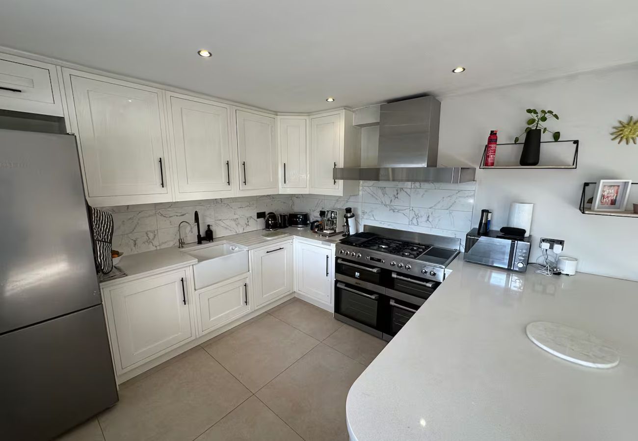 House in Chobham - Luxury 3 Bed Cottage Chobham