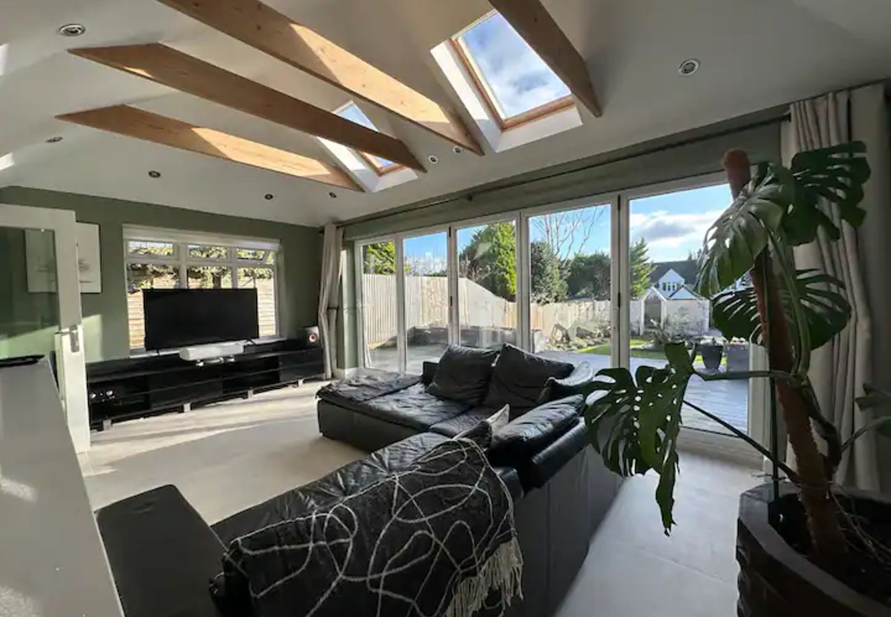 House in Chobham - Luxury 3 Bed Cottage Chobham