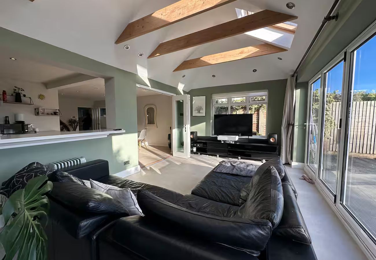 House in Chobham - Luxury 3 Bed Cottage Chobham