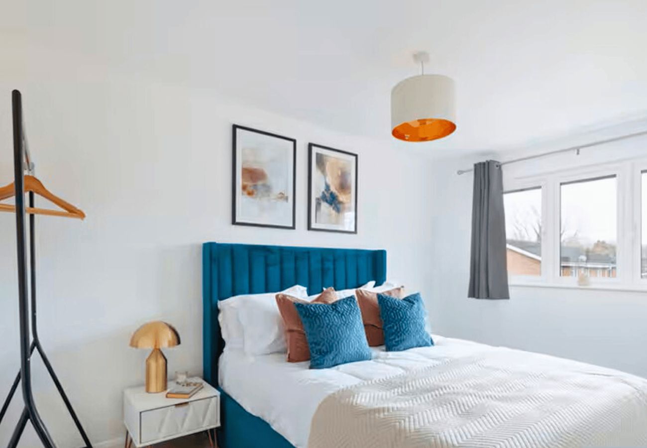 House in Woking - Woking - 3 Bedroom House - With Garden