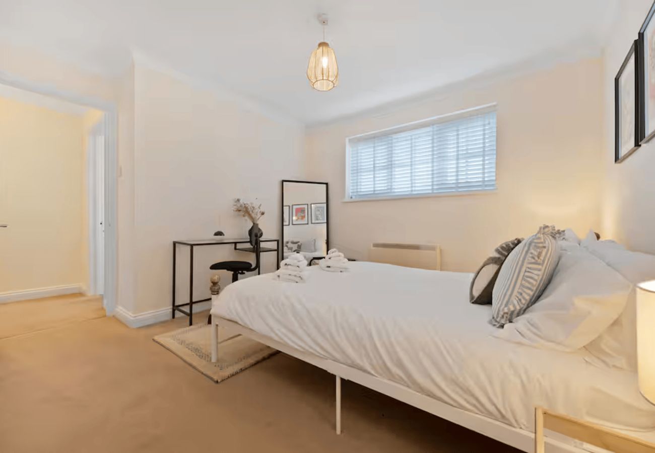 House in Burnham - Stylish 1 Bed Apartment