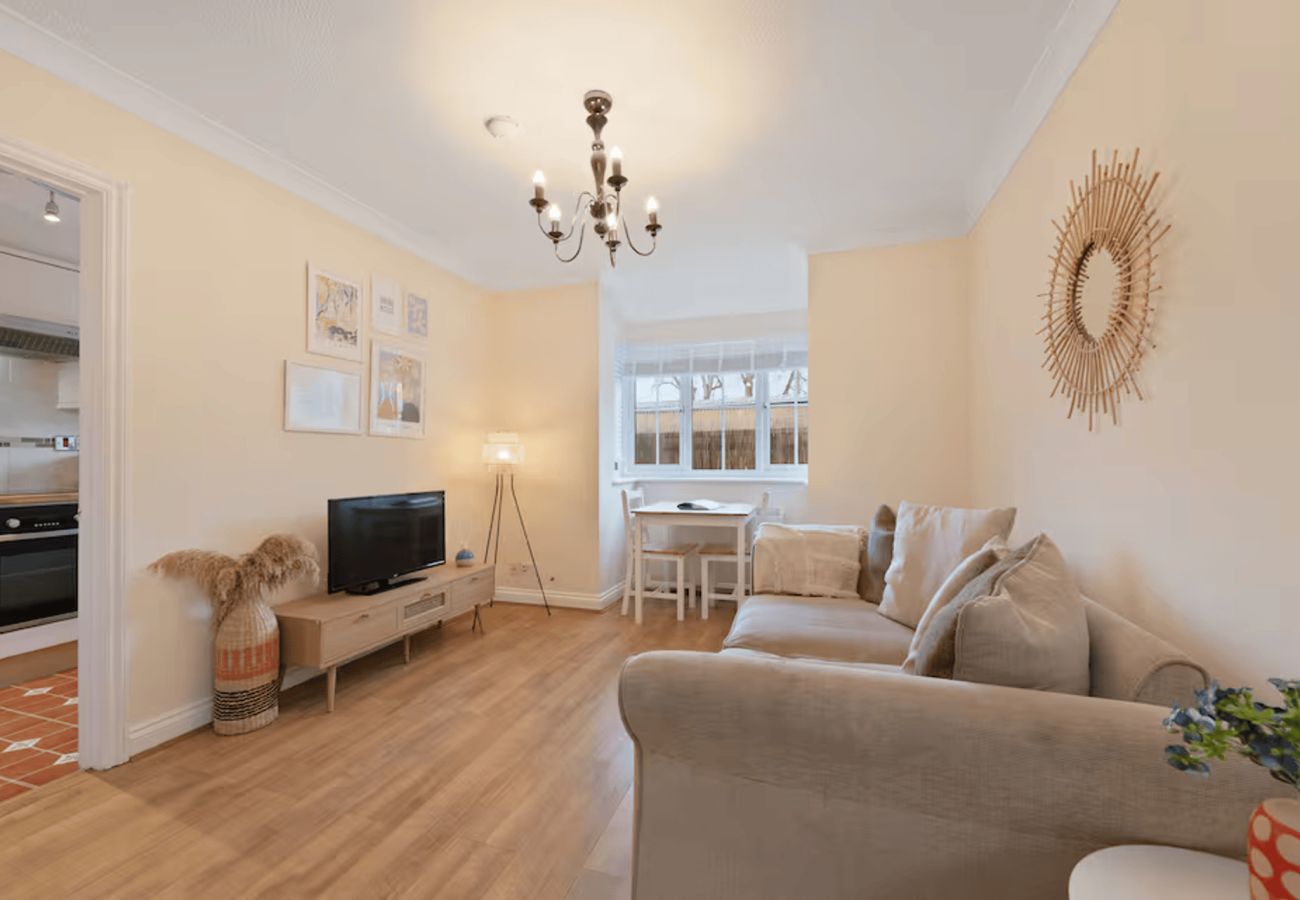 House in Burnham - Stylish 1 Bed Apartment