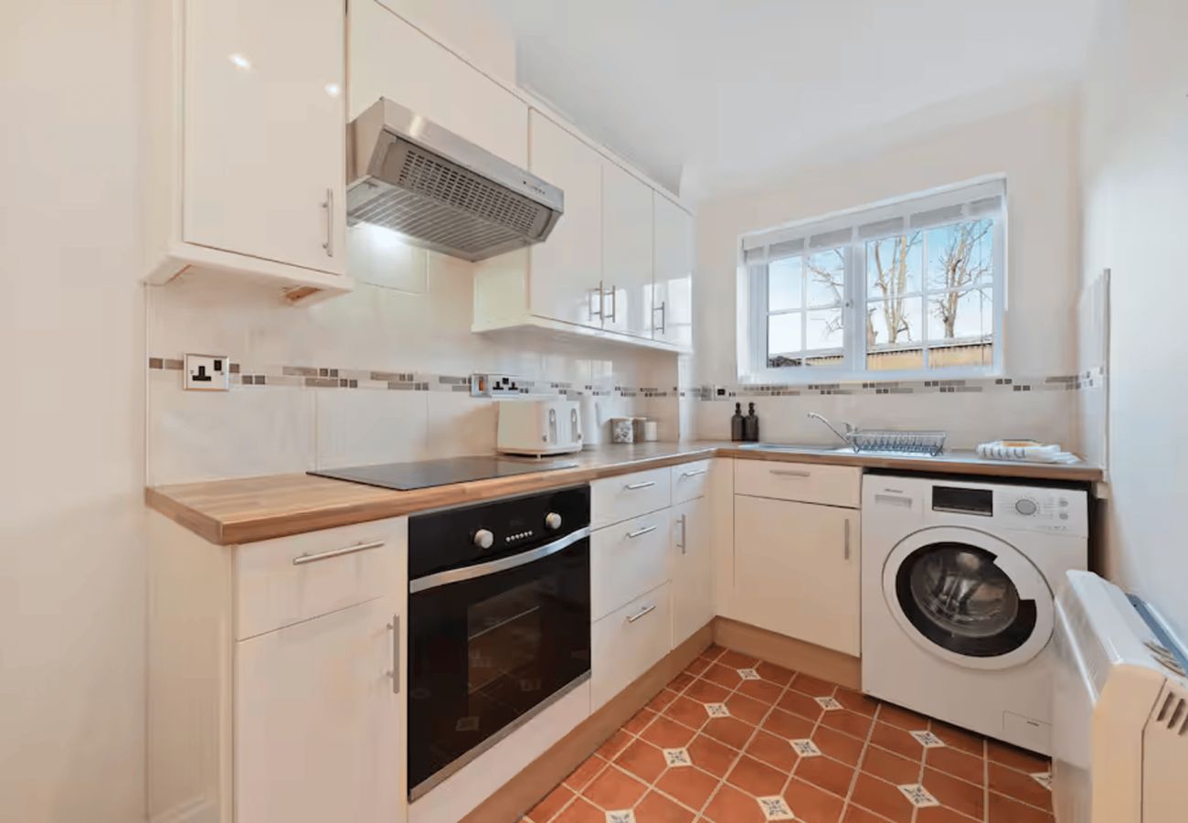 House in Burnham - Stylish 1 Bed Apartment