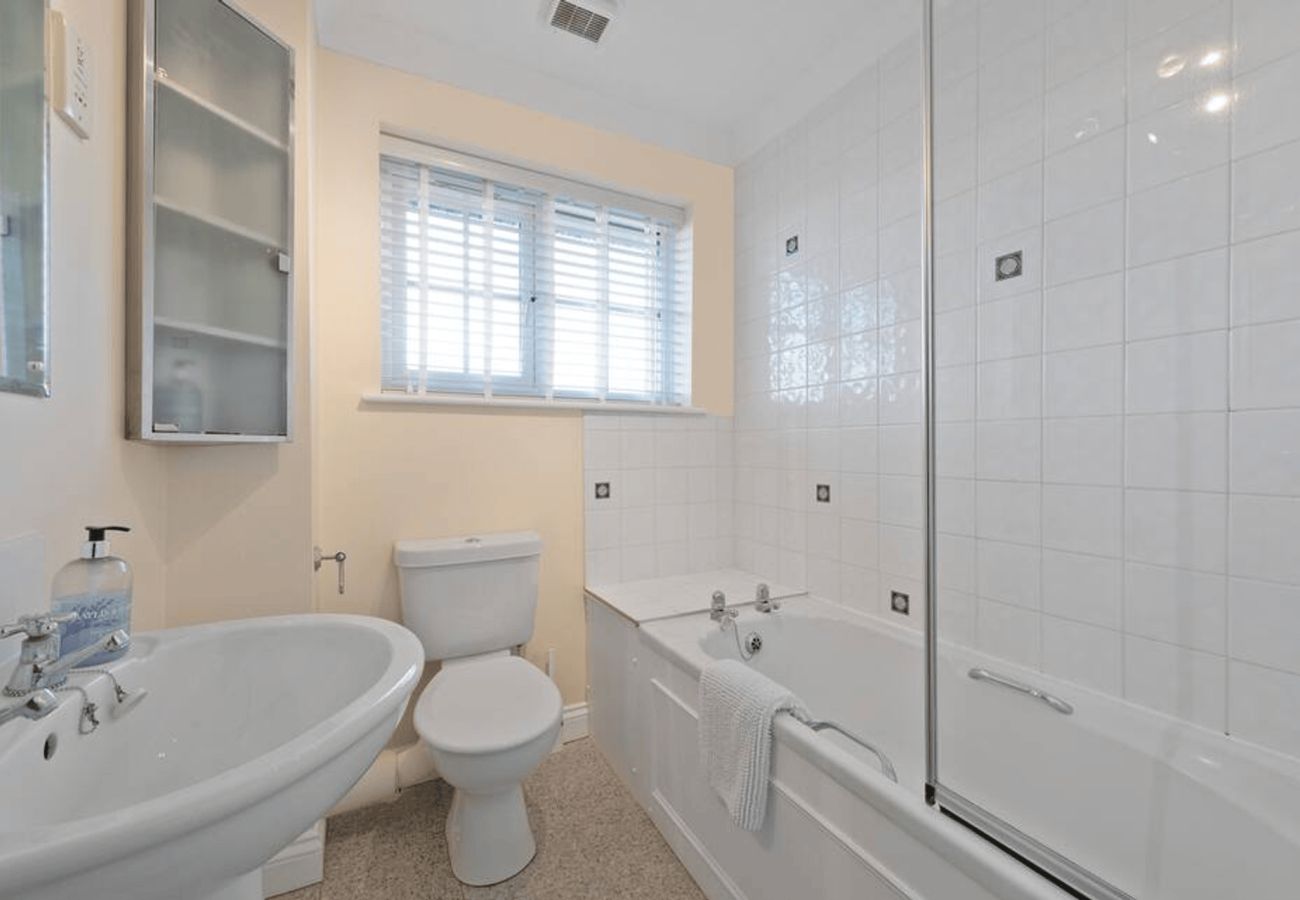 House in Burnham - Stylish 1 Bed Apartment