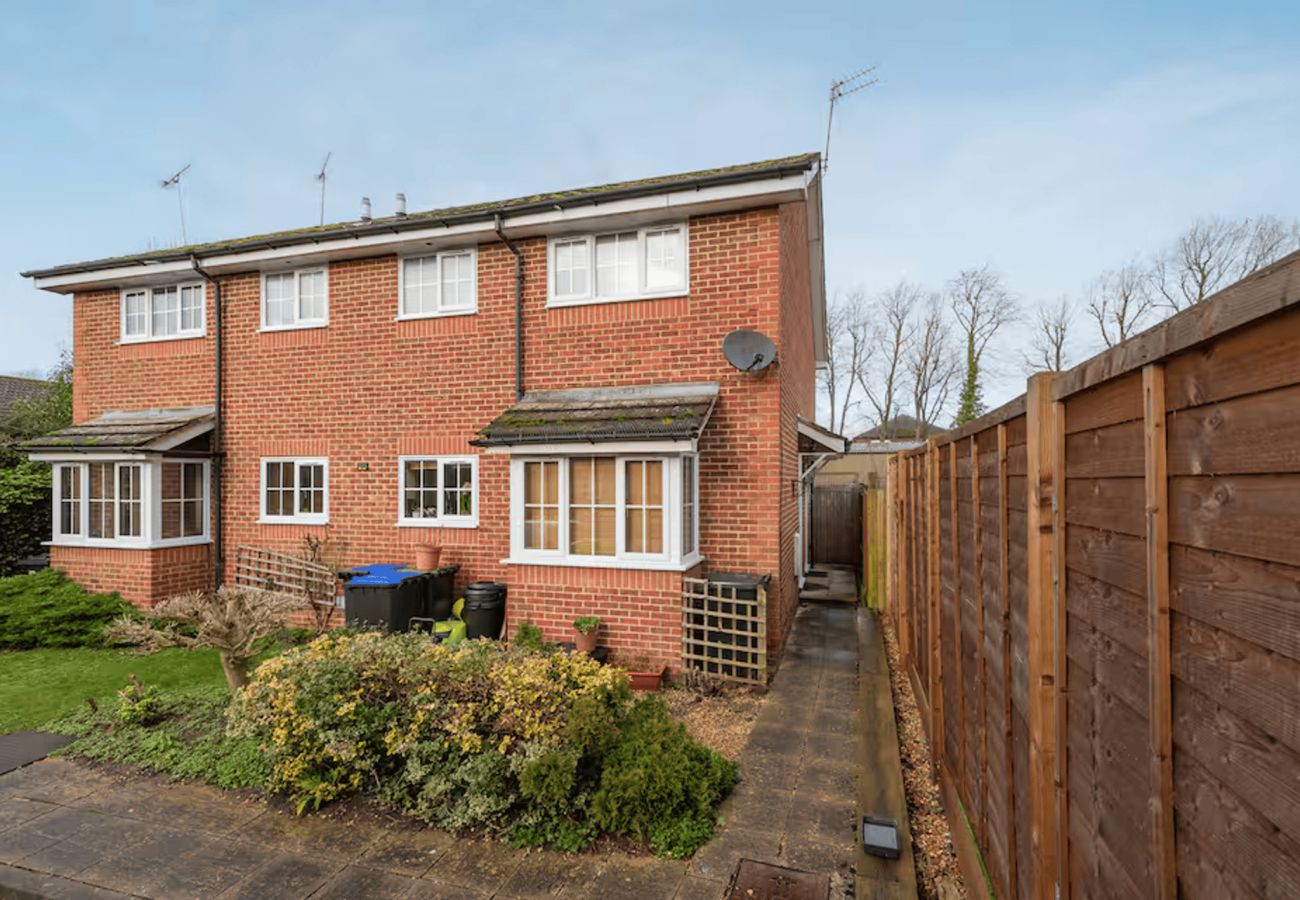 House in Burnham - Stylish 1 Bed Apartment