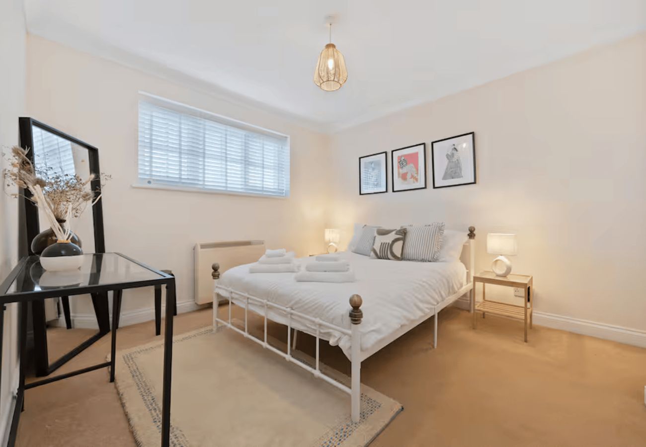 House in Burnham - Stylish 1 Bed Apartment