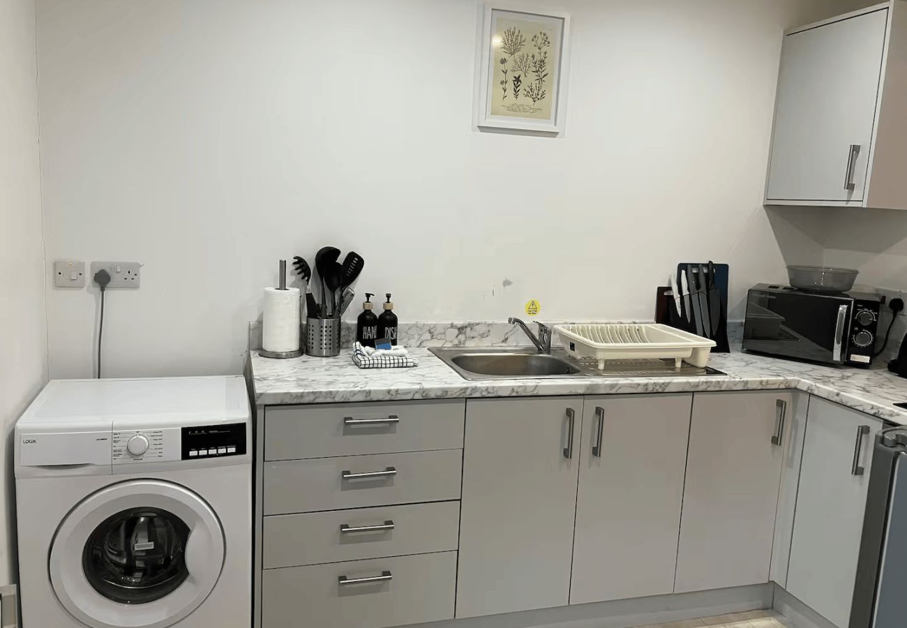 Apartment in Burnham - Burnham 2 Bedroom with Parking