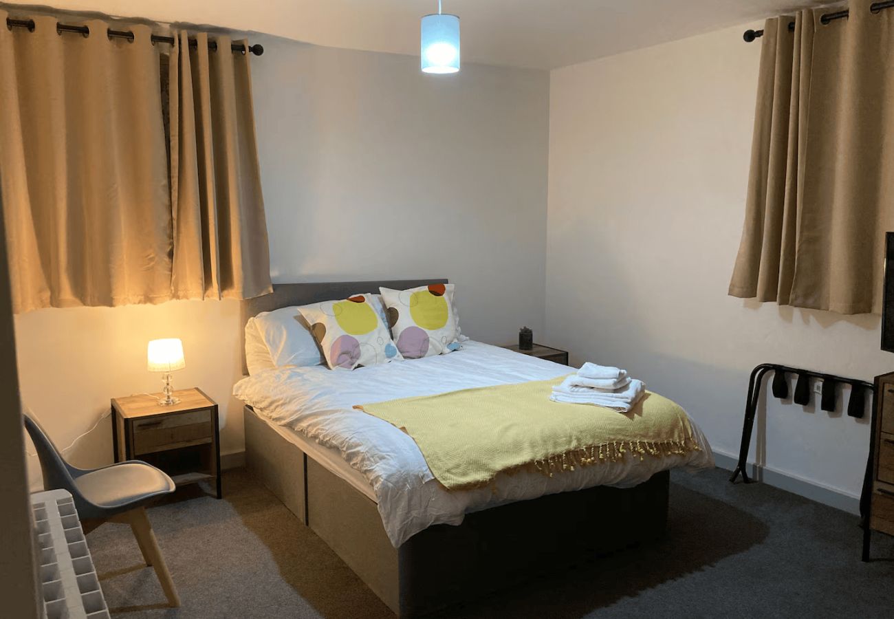 Apartment in Burnham - Burnham 2 Bedroom with Parking