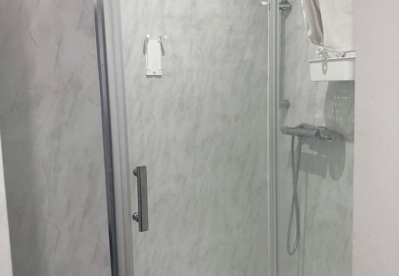 Apartment in Burnham - Burnham 2 Bedroom with Parking