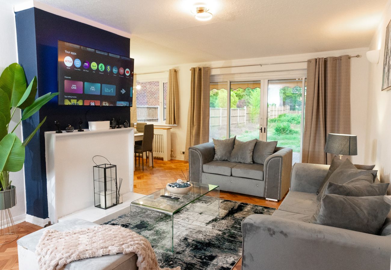 House in Virginia Water - Luxury Virginia Water 3 Bedroom House