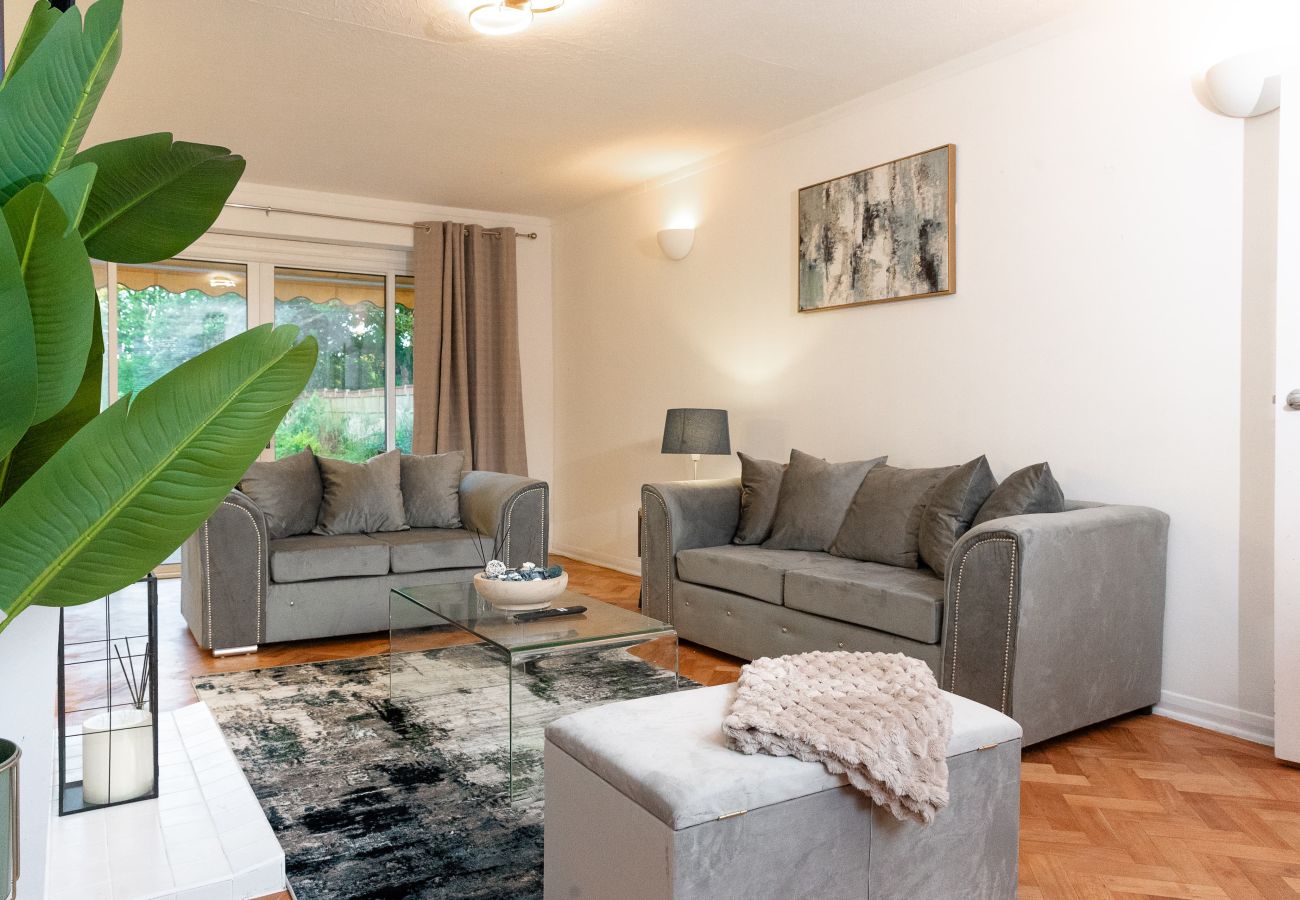 House in Virginia Water - Luxury Virginia Water 3 Bedroom House
