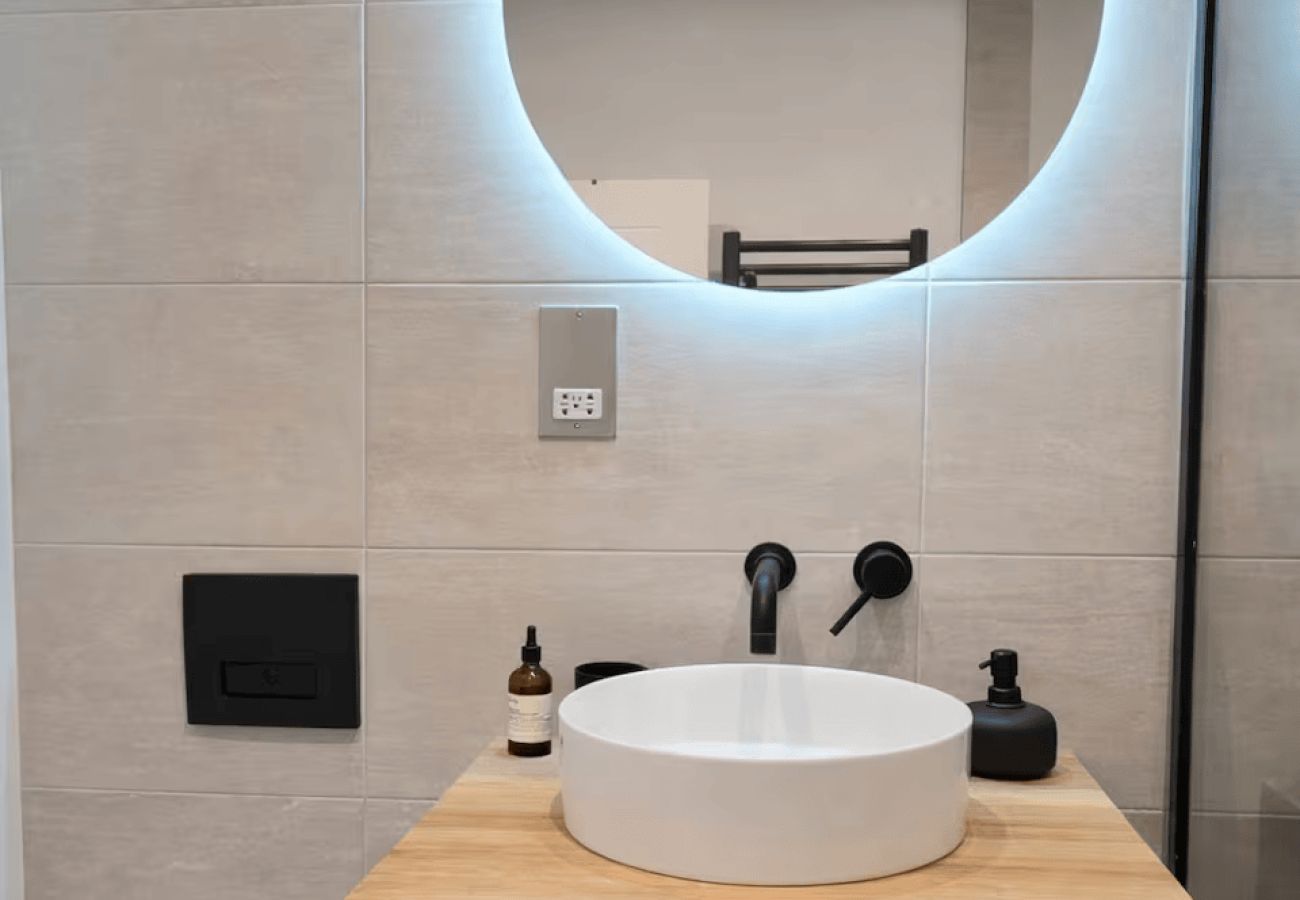 Apartment in Windsor - Modern 2 Bed in Central Windsor | Free Parking
