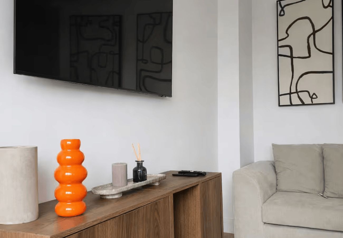 Apartment in Windsor - Modern 2 Bed in Central Windsor | Free Parking