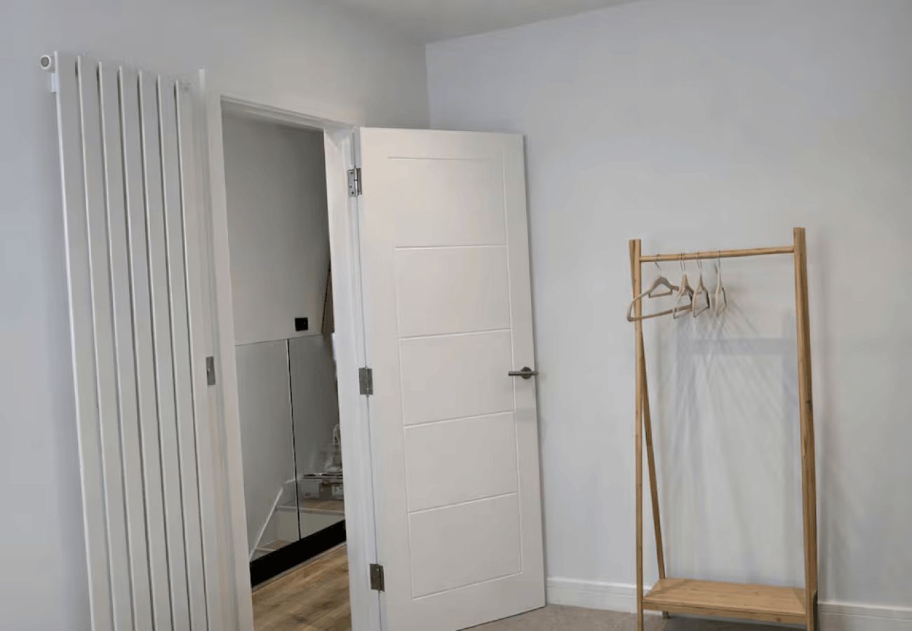 Apartment in Windsor - Modern 2 Bed in Central Windsor | Free Parking