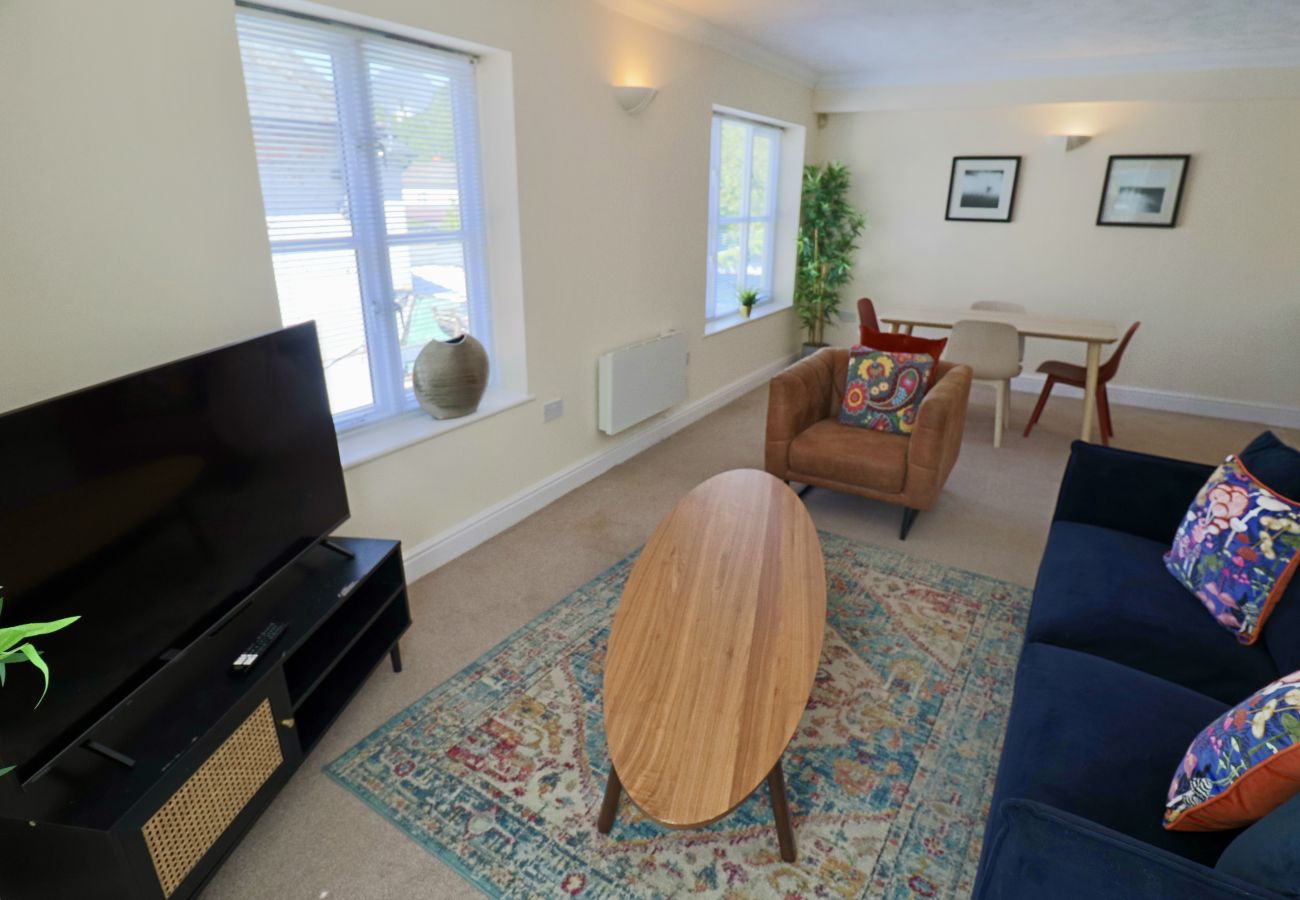 Apartment in Ascot - Ascot 2 Bedroom Apartment with Parking
