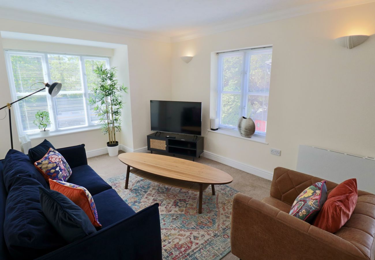 Apartment in Ascot - Ascot 2 Bedroom Apartment with Parking