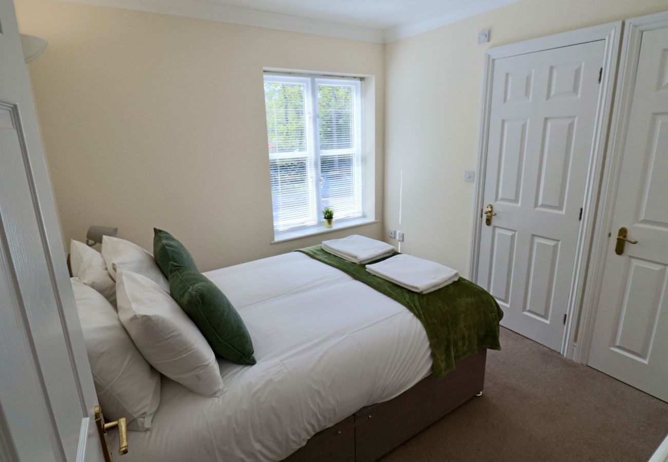 Apartment in Ascot - Ascot 2 Bedroom Apartment with Parking