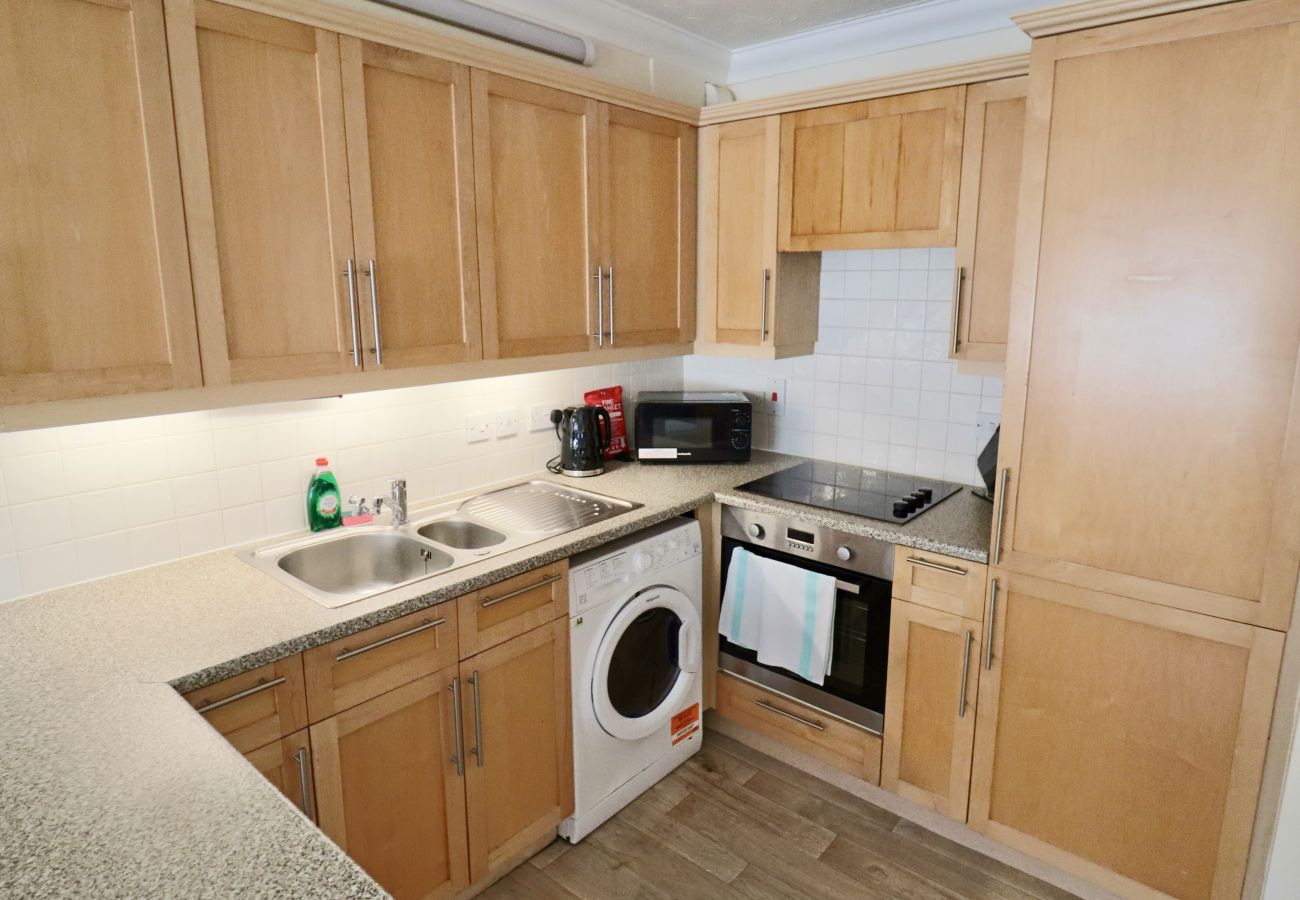Apartment in Ascot - Ascot 2 Bedroom Apartment with Parking